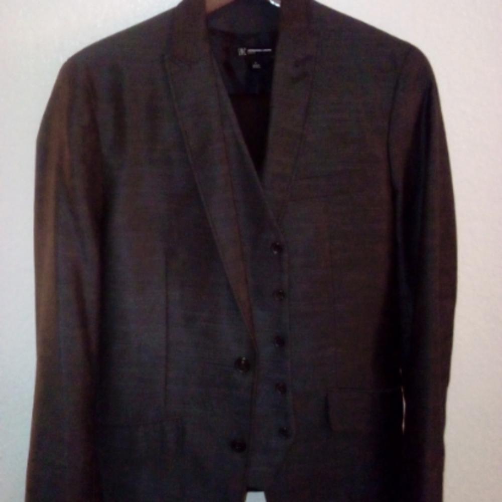 Grey 3 PC men's suit jacket/vest size small pants size 30/32